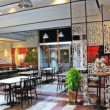 โรงแรมเรือนทิพย์ เชียงราย Ruean Tip Hotel Exterior foto