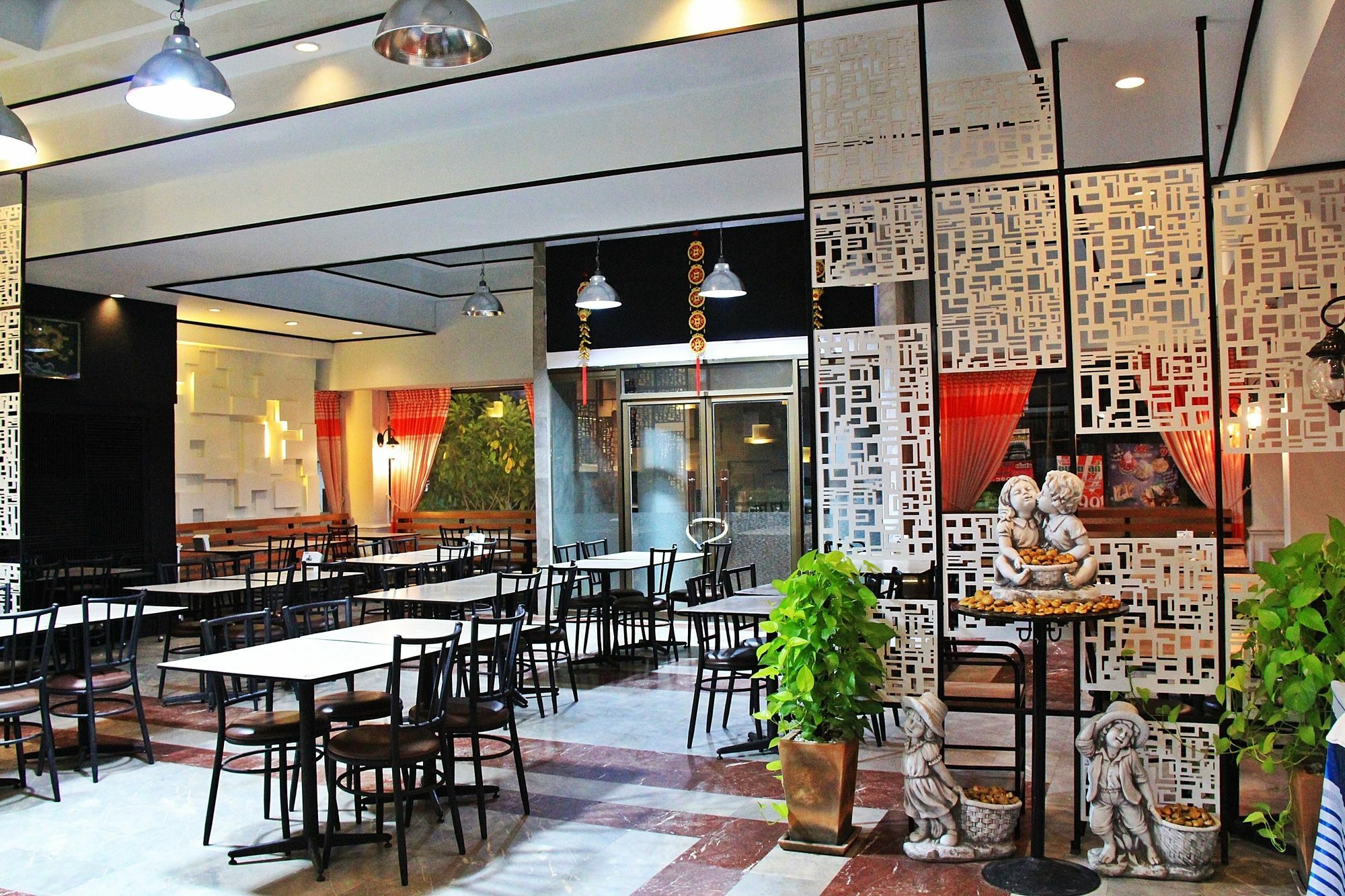 โรงแรมเรือนทิพย์ เชียงราย Ruean Tip Hotel Exterior foto
