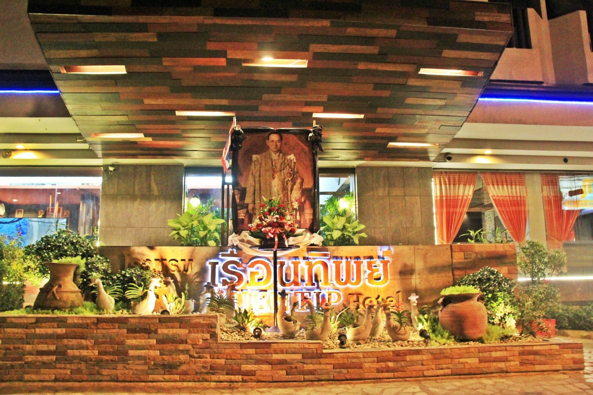 โรงแรมเรือนทิพย์ เชียงราย Ruean Tip Hotel Exterior foto